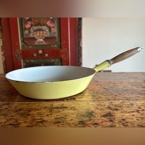 Vintage 50s/60s LeCreuset wooden handle enamel cast iron pan, yellow 28